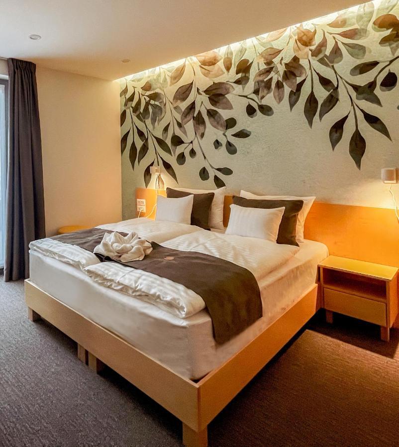 Eleven Business & Sport Hotel Jaszarokszallas Extérieur photo
