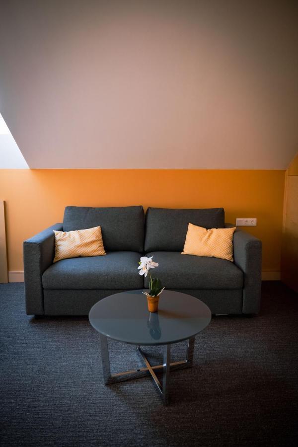 Eleven Business & Sport Hotel Jaszarokszallas Extérieur photo