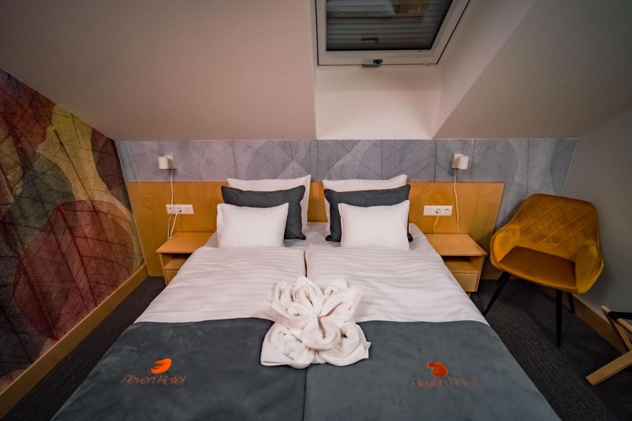 Eleven Business & Sport Hotel Jaszarokszallas Extérieur photo